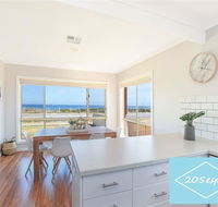 Beachfront Living - Southport Accommodation