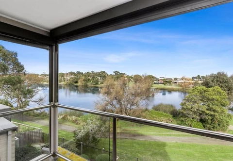 Riviera Lakeside With Uninterrupted Water Views - Southport Accommodation 0