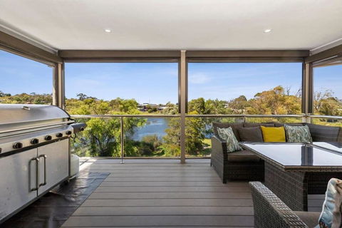 Riviera Lakeside With Uninterrupted Water Views - Southport Accommodation 3