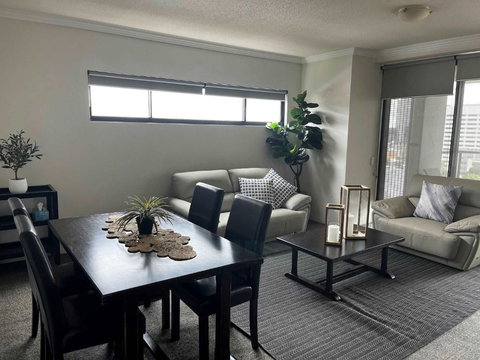 Republic Apartment - Accommodation Southport 2