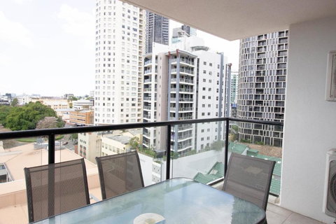 Republic Apartment - Accommodation Southport 3