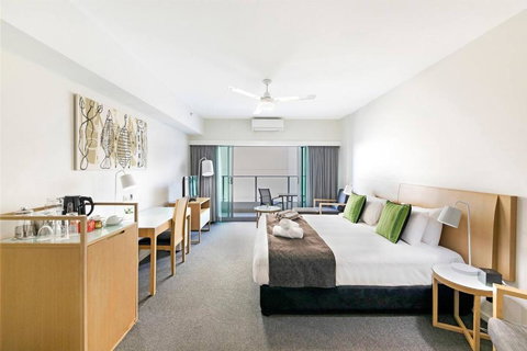 Resort-Style Sister Studios - Double Delight In The CBD - Southport Accommodation 0