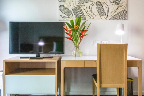 Resort-Style Sister Studios - Double Delight In The CBD - Southport Accommodation 1