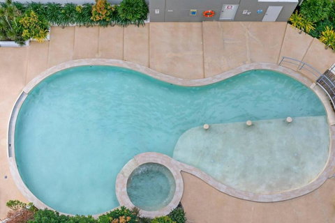 Resort-Style Sister Studios - Double Delight In The CBD - Southport Accommodation 3