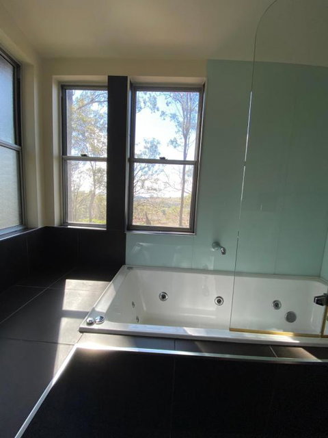 Redrock Retreat - Accommodation Southport 3