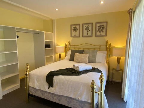 Reel & Relax: 3BR Beach House - Fish, Swim, Surf - Southport Accommodation 2