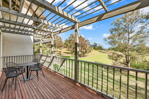 Refreshing Valley Escape - Southport Accommodation 0