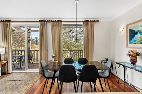 Refreshing Valley Escape - Southport Accommodation 1