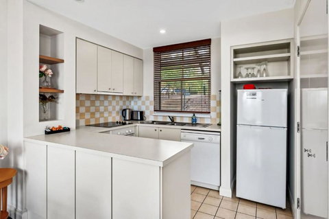 Refreshing Valley Escape - Southport Accommodation 3