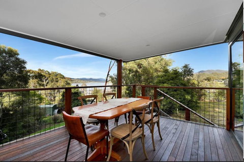 Relax At Goughs Bay - Southport Accommodation 0