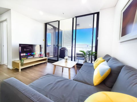 Relaxing 1BR W Pools & SPA, Gym In Olympic Park - Southport Accommodation 3