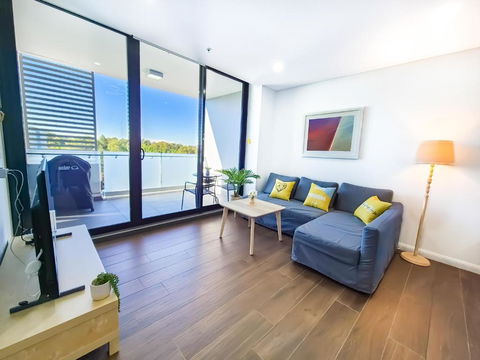 Relaxing 1BR W Pools & SPA, Gym In Olympic Park - Southport Accommodation 1