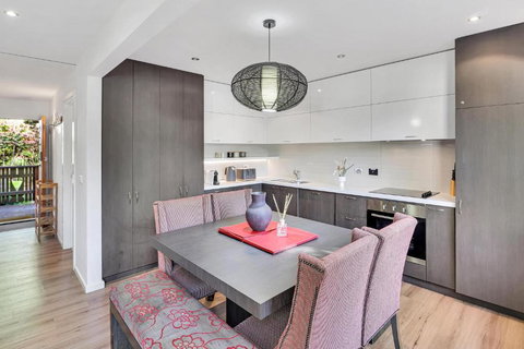 Ren Basera - Accommodation Southport 1