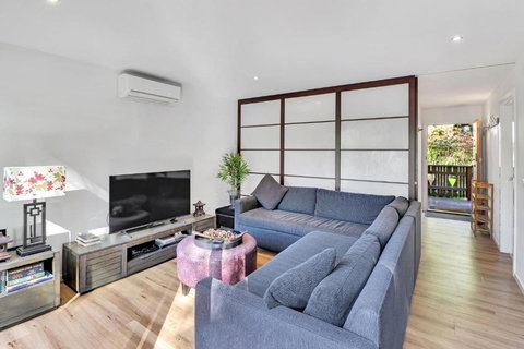 Ren Basera - Accommodation Southport 2