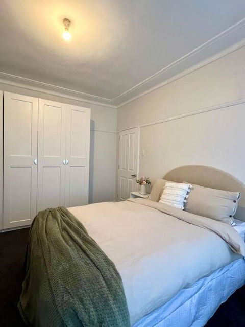 Renovated 3 Bedroom House - Southport Accommodation 1