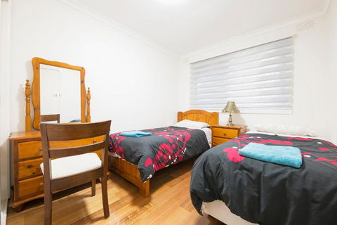 Rent Melbourne - Southport Accommodation 2
