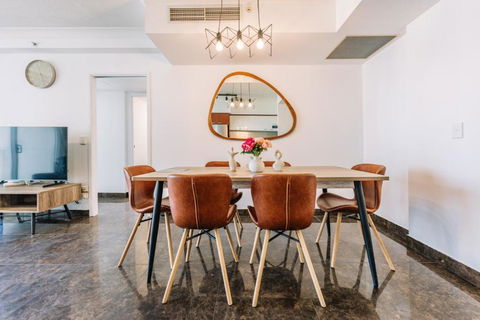 Resort Style Chevron Apartments Surfers Paradise By Gold Coast Travels - Southport Accommodation 2