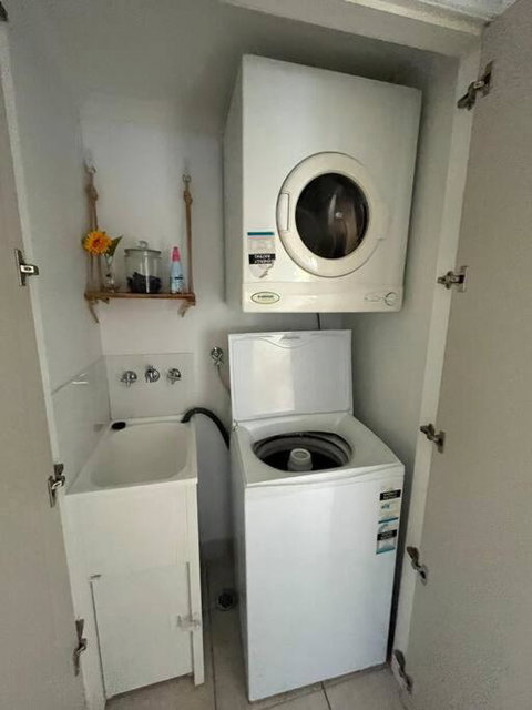 Resort Style Holiday Unit - Accommodation Southport 1