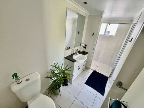 Resort Style Holiday Unit - Accommodation Southport 2