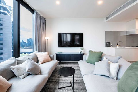 Resort Style Living 2 Bed Apt With Pool BBQ - Southport Accommodation 0