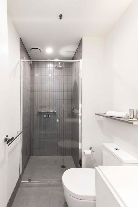 Resort Style Living 2 Bed Apt With Pool BBQ - Southport Accommodation 2