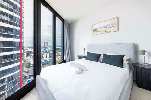 Resort Style Living 2 Bed Apt With Pool BBQ - Southport Accommodation 3