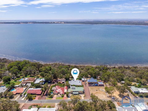 Rest & Recharge In Bouvard - Southport Accommodation 2