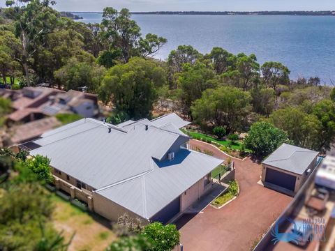 Rest & Recharge In Bouvard - Southport Accommodation 3
