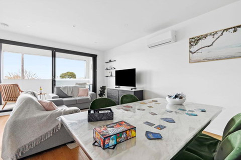 Retreat On Bellerine I 2BR Apartment I Geelong CBD - Accommodation Southport 3