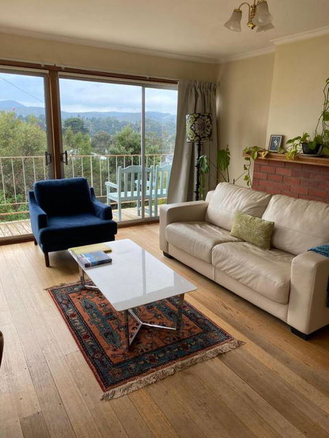 Retro Apartment Cornelian Bay - Water Views - Southport Accommodation 0