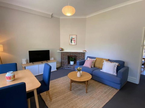 Retro Apt 6 Mins To Victoria Quay - Accommodation Southport 3