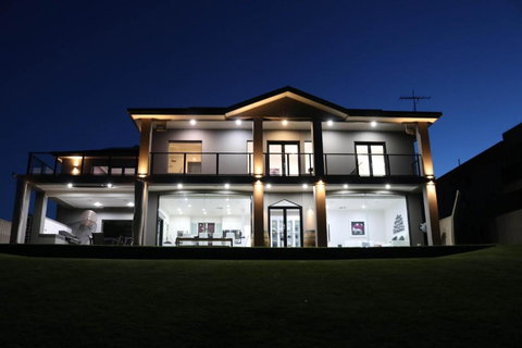 River Devine - Southport Accommodation 2