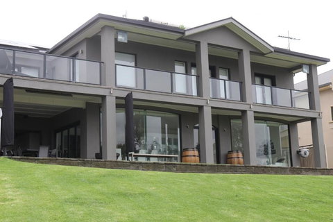 River Devine - Southport Accommodation 0