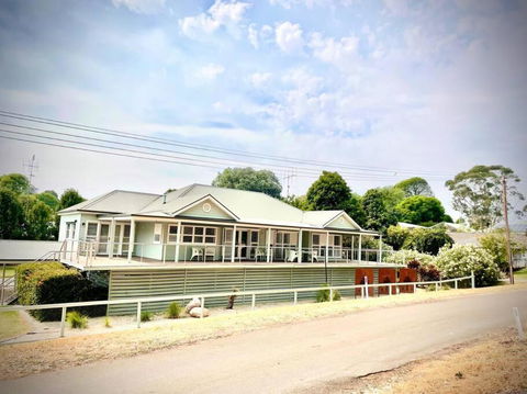 River Front On Hennessy - Southport Accommodation 0