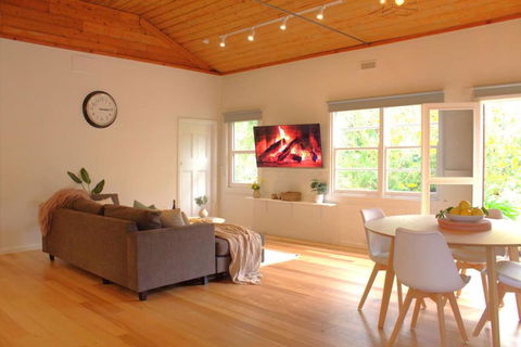 River Lea Cottage - Southport Accommodation 1