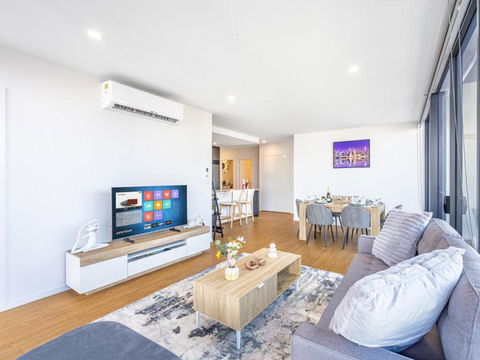 Riverside 2BR Delicate Apt - Southport Accommodation 1