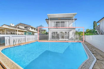 Riverside 3 Bedroom House In Surfers Paradise with Southport Accommodation
