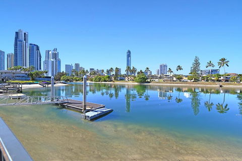 Riverside 4 Bedroom House Unit In Surfers Paradise - Southport Accommodation 1
