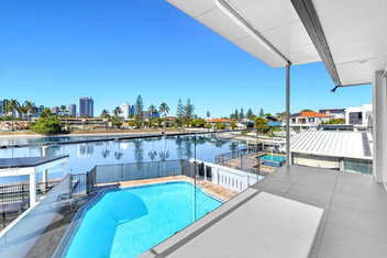 Riverside 4 Bedroom House Unit In Surfers Paradise with Southport Accommodation