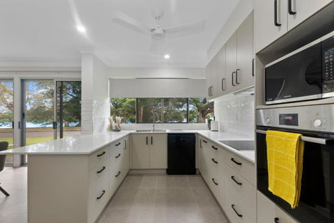 Riverside Serenity - Southport Accommodation 1