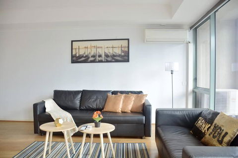 RiverView Spacious 3BR2Bath2Car WifiPoolGym Crown - Southport Accommodation 0