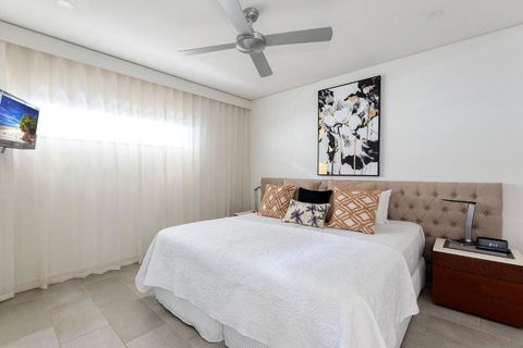 Rose At Temple Palm Cove - A Poolside Paradise - Southport Accommodation 3