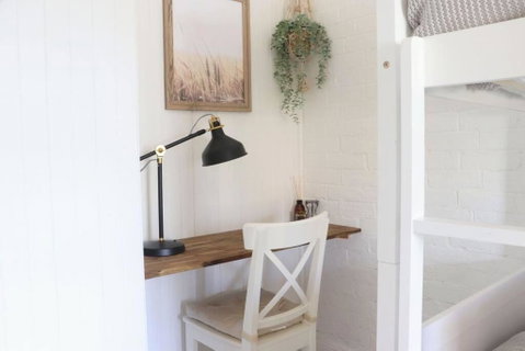 Rustic Chic 200 Metres From CBD - Accommodation Southport 2