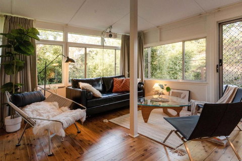 Romantic Garden Cottage With Home Cinema - Accommodation Southport 3