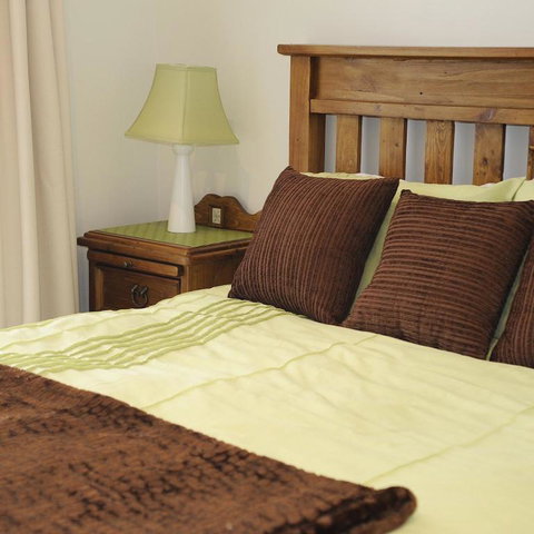 Robin Hill Retreat - Accommodation Southport 0