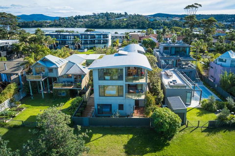 Rolling Waves 3 - Beach Access & Pet Friendly! - Southport Accommodation 1