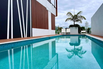 Romantic Apartment In Surfers with Southport Accommodation