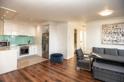 Rome Sky Villa - Southport Accommodation 2