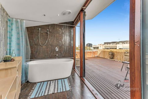 Rooftop Warehouse In Fitzroy - Southport Accommodation 1