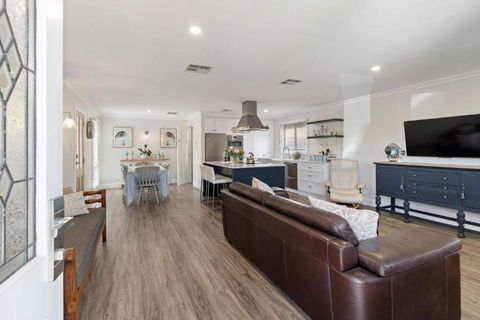 Rose Cottage 3B Hutchinson St Goolwa - Linen Included - Southport Accommodation 2